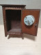 Delcampe - UNE PETITE ARMOIRE EN BOIS   AVEC HORLOGE - Other & Unclassified