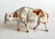 FIGURINE VACHE BLANCHE Tâches Beiges Type BRITAINS ? Non Marquée LA FERME - Sonstige & Ohne Zuordnung