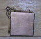 Delcampe - Pendentif SKM & Co - Médaillon Carré Pour Photo 23 X 23 Mm - Effigie Avec Chouette - Début Du XXème Siècle - Hangers