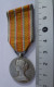 MEDAILLE SAPEURS POMPIERS 1900 EN ARGENT  - Poinçon Sur L' Arête - Pompiers