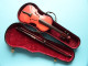 MINI VIOOL Violin Met STRIJKSTOK / ARCHET >> 20 Cm. >> NO More Info ( See Foto For Details ) Case Total  +/- 24 Cm.! - Instruments De Musique