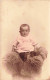 ENFANT- Portrait - Portrait D'un Bébé Assis - Carte Postale Ancienne - Ritratti