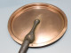 Delcampe - -ANCIEN COUVERCLE DE CASSEROLE XIXe CUIVRE POIGNEE Fer DECO CUISINE   E - Coppers