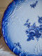 Delcampe - Tharaud Porcelaine  De Limoges Plat à Gâteau Bleu De Four Et Fleurs Dont Roses - Limoges (FRA)