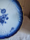 Delcampe - Tharaud Porcelaine  De Limoges Plat à Gâteau Bleu De Four Et Fleurs Dont Roses - Limoges (FRA)