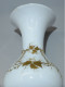 Delcampe - -JOLI ANCIEN VASE OPALINE De CRISTAL CHARLES X Décor Feuilles Dorées Vitrine    E - Vases