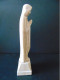 Vierge En Céramique Craquelée, Crème ( 25 X 5,5 Cm, Poids 392 Gr ) - Other & Unclassified