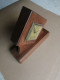 UNE HORLOGE EN BOIS A POSER - Clocks