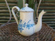 Delcampe - Ancienne Petite Cafetière Emaillée Bombée Décor Fleurs Bleues - Autres & Non Classés