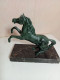 Delcampe - Statuette Cheval En Régule Sur Support Marbre Longueur 18 Cm - Metal