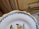 Delcampe - Ancienne Assiette Faïence De Nevers XVIIIe Décor Femme Oiseau - Nevers (FRA)