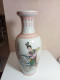Vase Ancien En Porcelaine  Asiatique Hauteur 31 Cm Diamètre 13 Cm - Vasi