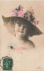 ENFANTS - Petite Fille à Chapeau Fleuri - Colorisé - Carte Postale Ancienne - Ritratti