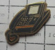 710F Pin's Pins / Beau Et Rare / FRANCE TELECOM / COMBINE TELEPHONIQUE MODERNE NOIR ROUGE ET OR - France Télécom