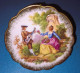 * LIMOGES * 2 PETITES ASSIETTES DECORATIVES * PORCELAINE * SCENES GALANTES 18 ° * - Limoges (FRA)