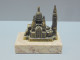 Delcampe - -2 SOUVENIRS PARIS ARC De TRIOMPHE  SACRE COEUR Régule Sur Marbre PAPERWEIGHT  E - Presse-papiers