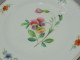 Delcampe - -4 ASSIETTES PORCELAINE De PARIS UNE PENSEE Au CENTRE 4 FLEURS Sur L'aile    E - Andere & Zonder Classificatie