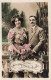 COUPLE - Joie Excquise Et Idéale - Un Couple Sur Une Terrasse Avec Un Bouquet De Roses - Carte Postale Ancienne - Couples