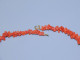 Delcampe - -JOLI COLLIER VINTAGE BOUTS De BRANCHES De CORAIL Fermoir Métal Doré BIJOU  E - Colliers/Chaînes