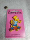 Pin's The Simpson's - Matt Groening 1990 Pin's En Plastique Sur Carton Fuschia (9.4 X 5.4 Cm) - Kino