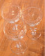 Delcampe - -3 GRANDS VERRES BALLON à PIEDS En VERRE Avec Fine FRISE Gravée  Déco 1950/60    E - Vidrio & Cristal