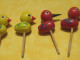 Jouet  Ancien/11 Petits Oiseaux Caricaturés Montés Sur Pique/en Bois Tourné Et Peint/ Mi- XXème     JE265 - Toy Memorabilia