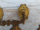 Delcampe - Anciennes Poignées Meuble Bronze Doré Style Louis XVI Signées Muller / Piano Malle Coffre - Cofres