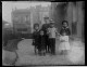 Plaque Photo En Verre. Le Petit Soldat Et Sa Troupe - Militaria Ou Déguisement ? - Diapositivas De Vidrio