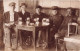 FANTAISIES - Hommes - Cinq Hommes Assisent Autour D'une Table - De La Bière -  Carte Postale Ancienne - Uomini