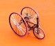 Rudge Central Gear Tricycle   1886  (avec Son Support)  Echelle : 1/15ème - Andere & Zonder Classificatie