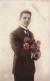 FANTAISIE - Homme En Costume - Bouquet De Roses - Bonne Année - Carte Postale Ancienne - Uomini
