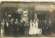 PHOTO DE GROUPE DEVANT LES COMMERCES COIFFEUR ET POSTICHES COIFFURES PARFUME - Otros & Sin Clasificación