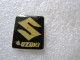 PIN'S    LOGO   SUZUKI  23 X 26 Mm - Sonstige & Ohne Zuordnung