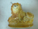 STAFFORDSHIRE Late Victorian  SEATED LIONS PAIR On OVAL PLINTH  H 25cm, L27.5cm, W13.5cm - Staffordshire