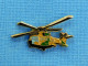 1 PIN'S /  ** HÉLICOPTÈRE " AS332 SUPER PUMA " ALAT / CAMOUFLAGE EUROPE NOIR-VERT-TERRE ** . (J.Y. Ségalen Collection) - Militaria