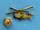 1 PIN'S /  ** HÉLICOPTÈRE " AS332 SUPER PUMA " ALAT / CAMOUFLAGE EUROPE NOIR-VERT-TERRE ** . (J.Y. Ségalen Collection) - Militaria