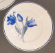 3 Assiettes Plates St AMAND ORCHIES, Modèle SIMONE Tulipes Bleues. Très Bon état. Diamètre 23cm - Plates