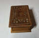 Petit Coffre / Boite En Bois Ancien Avec Gravure Vintage - Boxes