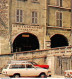 ►VILLEFRANCHE-DE-ROUERGUE◄12►CPM◄±1980►BOUCHERIE DES ARCADES - PHOTOGRAPHIE R. MARAVELLE◄AUTOMOBILES►ÉDIT. COMBIER - Villefranche De Rouergue