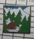 1818B Pin's Pins / Beau Et Rare / ADMINISTRATIONS / ECOLE LA FONTAINE SAPIN MONTAGNE NEIGE - Administrations