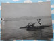 PHOTO UN COUPLE SUR UN PEDALO ( A Situer ) - Bateaux