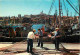 13 - Marseille - Le Port - Notre Dame De La Garde - Pecheurs Remaillant Leurs Filets - CPM - Voir Scans Recto-Verso - Joliette, Port Area