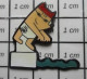 912c Pin's Pins / Beau Et Rare / JEUX OLYMPIQUES / BARCELONA 92 MASCOTTE COBI NATATION BONNET ROUGE - Olympic Games