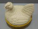 -JOLIE BOITE BONBONNIERE POULE CERAMIQUE BLANCHE Sur NID JAUNE COLLECTION   E - Other & Unclassified