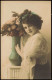 Ansichtskarte    Frau Vor Rosenvase Fotokunst 1907  Gel. Bahnpoststempel - People