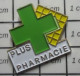 1818b Pin's Pins / Beau Et Rare : MEDICAL / CROIX VERTE PLUS PHARMACIE - Geneeskunde