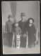 JAPON Photo Ancienne Originale D'un Père Et Sa Fille Avec Ses Deux Garçons En Habit Militaire Format 10,8x15,2cm - Azië