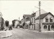 54 - JARNY - RUE DE VERDUN - COMMERCES - STATION ESSENCE - AGENCE EST REPUBLICAIN - VOIR ZOOMS  - BON ETAT - Jarny