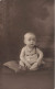 ENFANTS - Portraits - Enfant Sur Un Coussin - Accessoire Perlé - Carte Postale Ancienne - Portraits