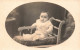 ENFANTS - Portraits - Bébé Sur Une Chaise - Carte Postale Ancienne - Retratos